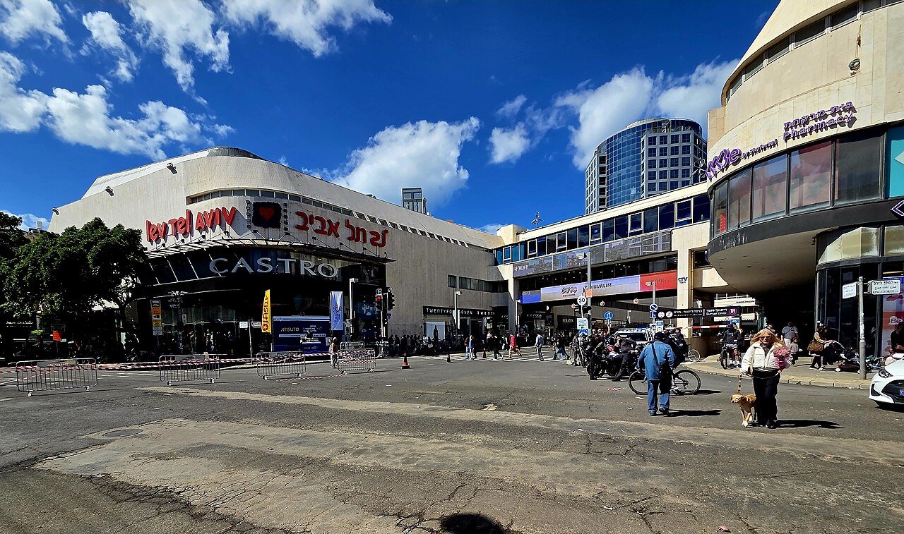 דיזנגוף סנטר במבט מרחוב קינג ג׳ורג׳, צילום מפברואר 2026